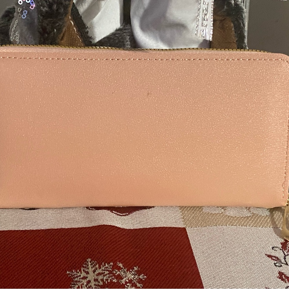Pink Minnie Mouse wallet. - Picture 4 of 5